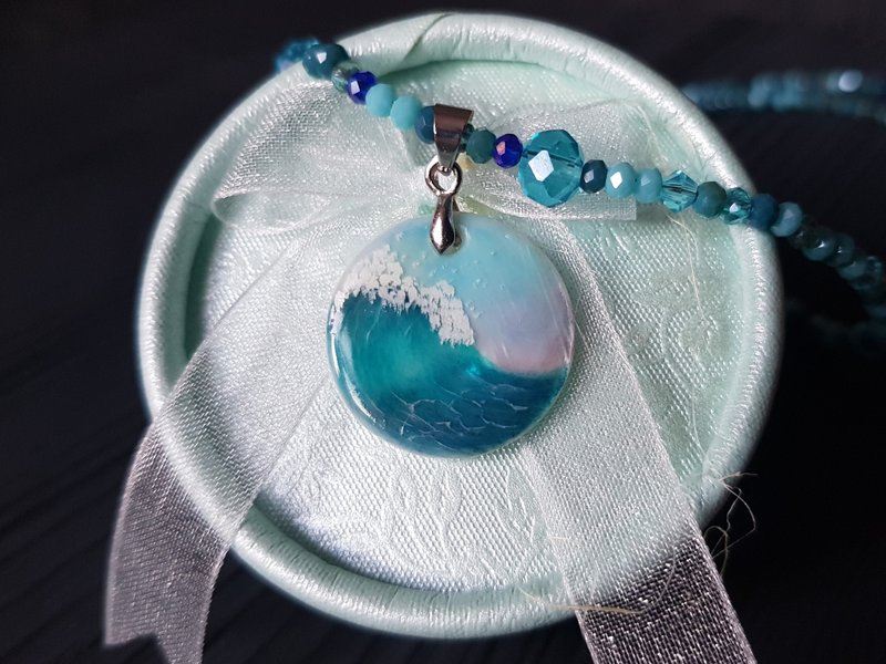 Wave necklace, surfer jewelry, sea wave miniature painting on pearl pendant - 項鍊 - 珍珠 藍色