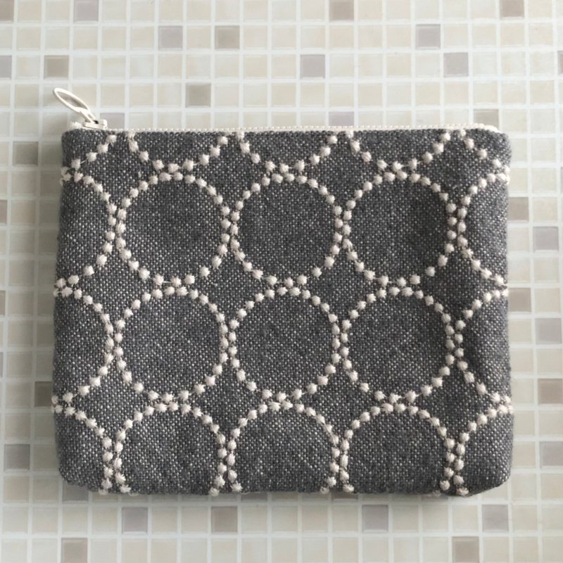 mina perhonen tambourine handmade wool pouch in grey - กระเป๋าเครื่องสำอาง - ขนแกะ สีเทา