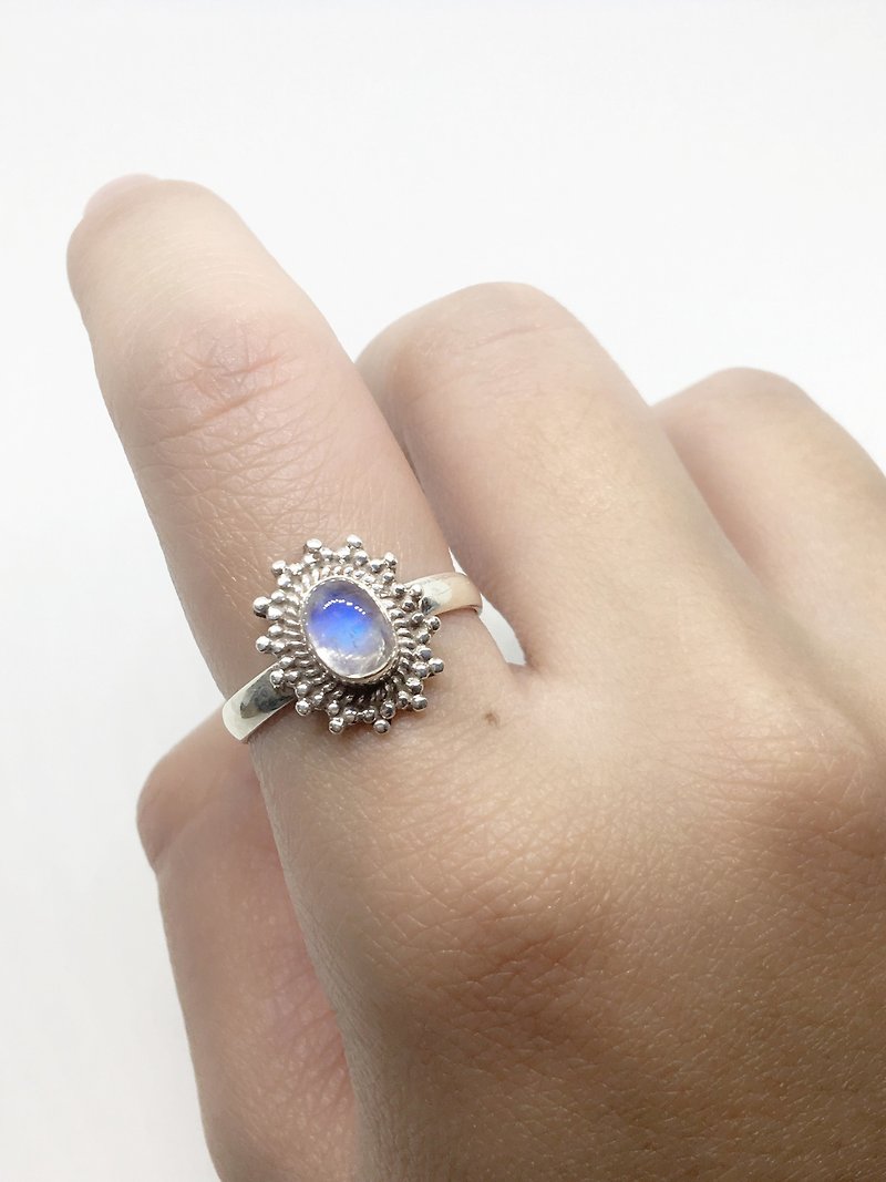 月光石925純銀煙火花邊戒指 尼泊爾手工鑲嵌製作 - 戒指 - 寶石 藍色