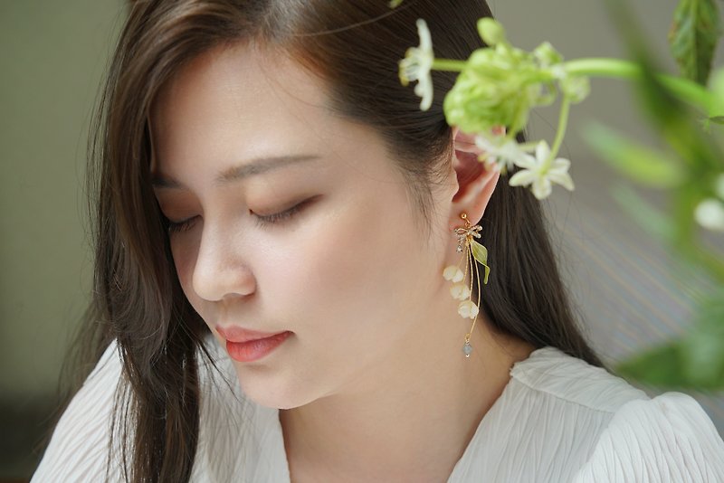 鈴蘭 • 米白 - 手工樹脂耳環飾品禮物 - 耳環/耳夾 - 樹脂 白色