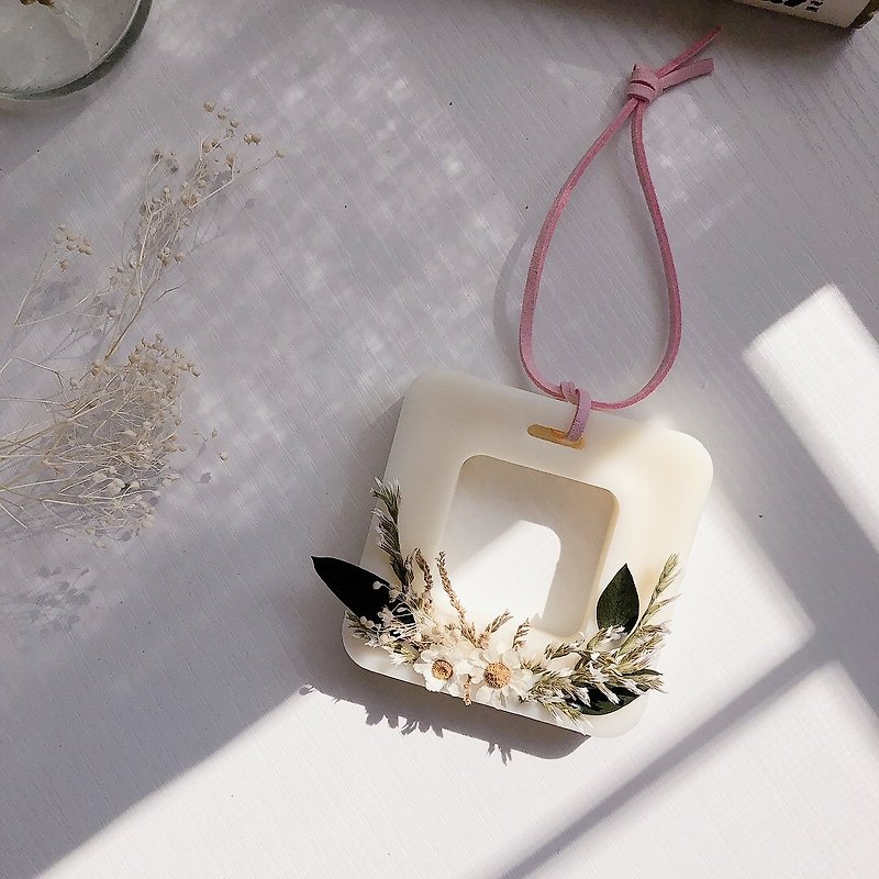 Dry flower fragrance Wax brick-fresh white flower (square circle type) - Candles & Candle Holders - Wax White