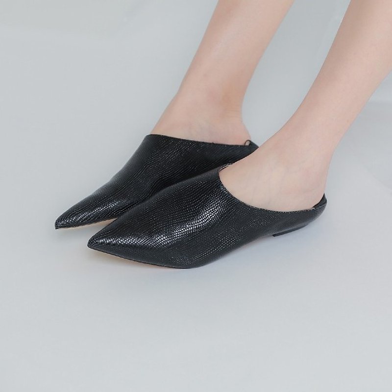 Arc cutting triangular heel dermis slippers pointed shoes black - Sandals - Genuine Leather Black