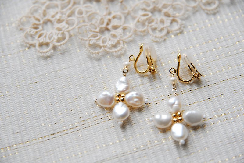 ケシパールのお花のイヤリング - 耳環/耳夾 - 珍珠 白色