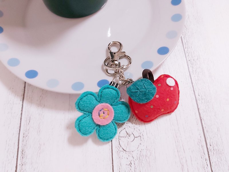 Non-woven fabric ~ three-dimensional apple and flower ~ lock ring charm - Charms - Polyester Multicolor