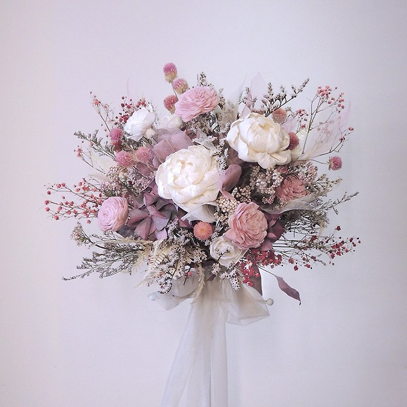 ピンクと白の牡丹ドライフラワーブーケ-結婚式の写真の外のブライダルブーケ - ドライフラワー・ブーケ - 寄せ植え・花 