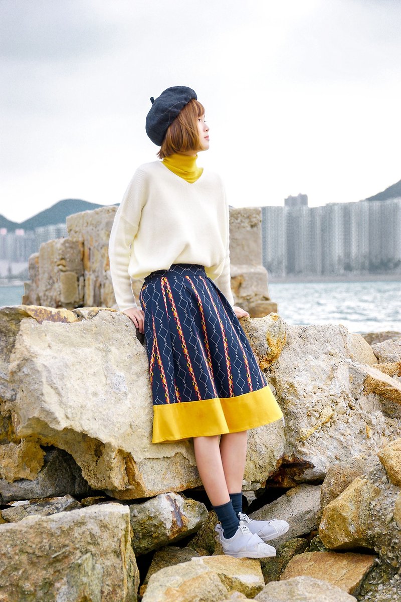Color Block Geometric Velvet Skirt (Navy Blue) - กระโปรง - ผ้าฝ้าย/ผ้าลินิน 