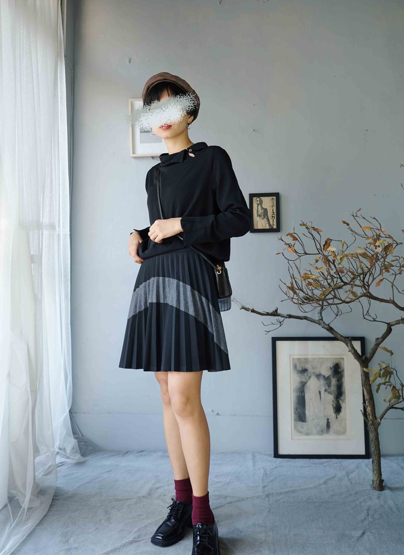 Treasure Hunting Vintage - Lacoste black and gray stitching knitted pleated skirt made in France - Skirts - Polyester Black