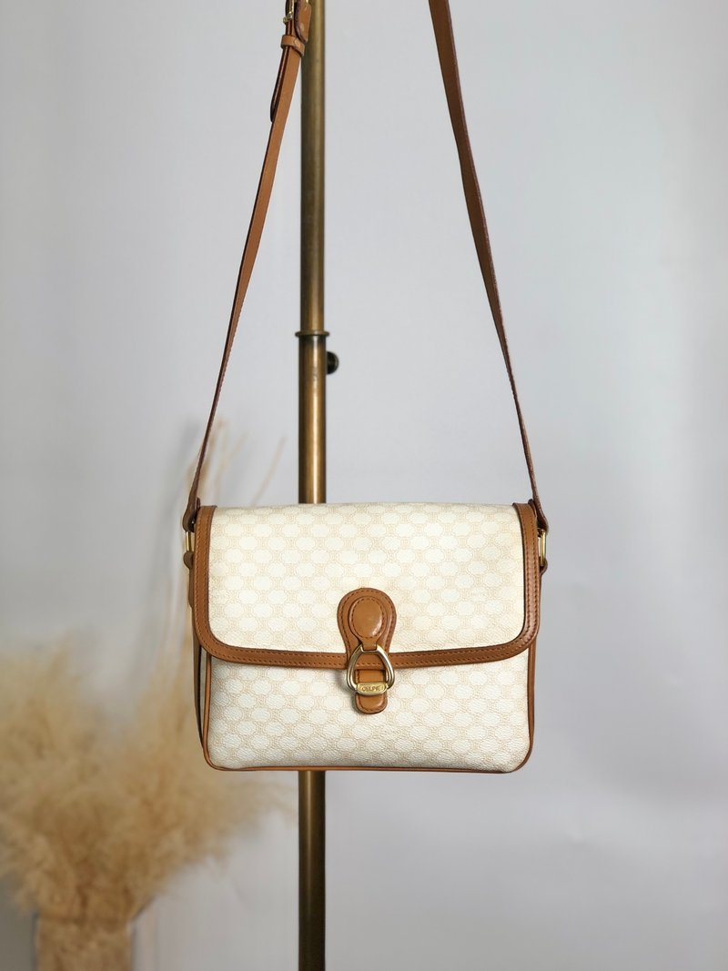 【 日本直送　名牌中古包 】CELINE セリーヌ マカダム ショルダーバッグ ホワイト ホースビット PVC レザー vintage オールド whzz7h - 側背包/斜背包 - 防水材質 白色