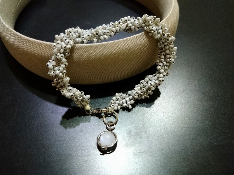 Original hand-made hook beads simple style moonstone bracelet/silver gray - Bracelets - Jade 