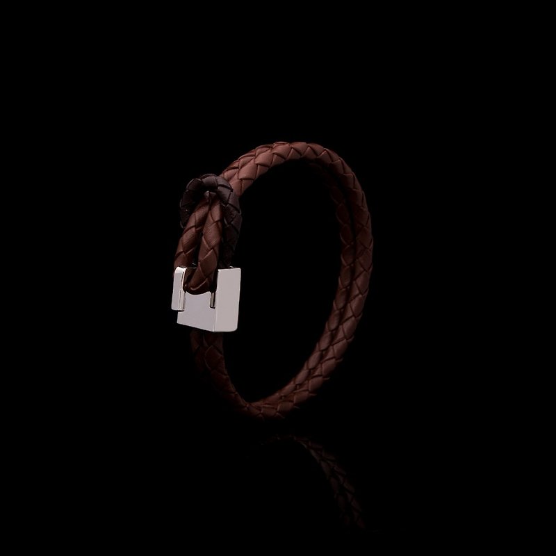 Square hook buckle leather bracelet Basic Square Weave Leather Bracelet - สร้อยข้อมือ - หนังแท้ สีนำ้ตาล