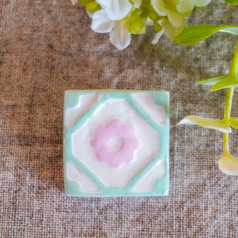 Minimini Maiolica tile style brooch C - Brooches - Clay Pink