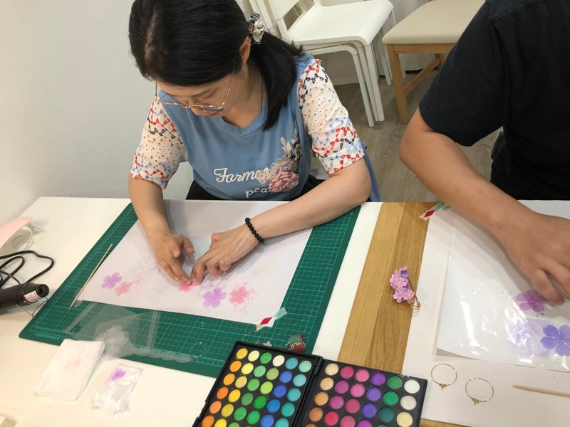 Experience class Heat shrink film workshop Customized jewelry class Handmade cherry blossoms, peonies, roses and frangipani - Metalsmithing/Accessories - Resin 