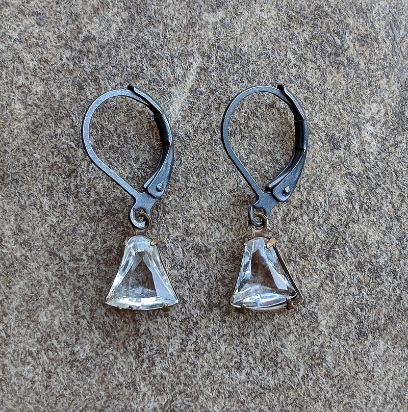 Bell-shaped Glass Earrings - ต่างหู - แก้ว 