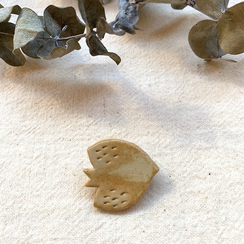 Clay bird pin 5 - Brooches - Pottery 