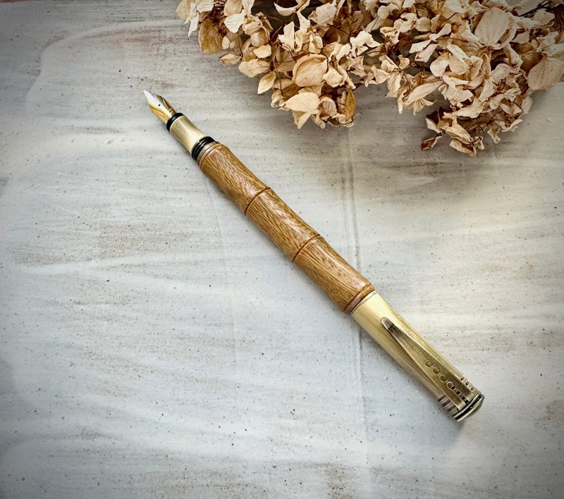 Green sandalwood bamboo pen - ปากกาหมึกซึม - ไม้ 