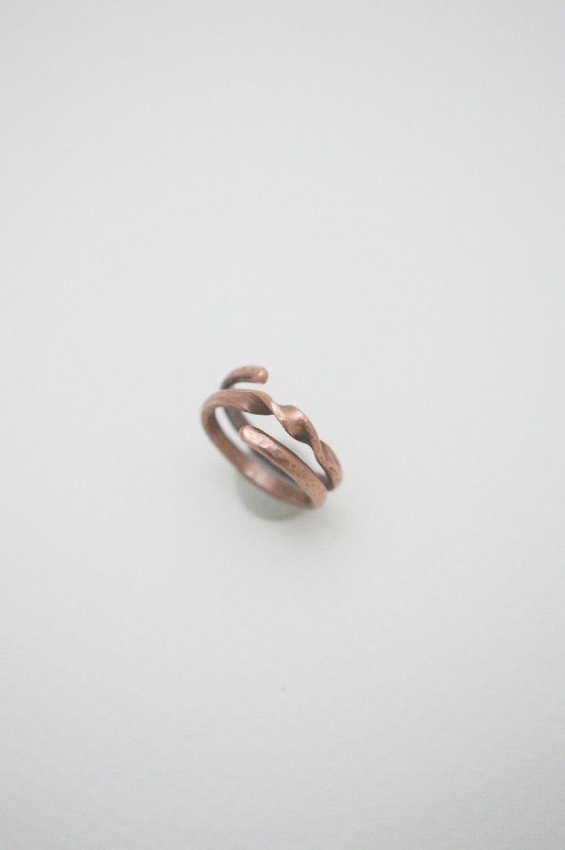 Surrounding-no.9‧Wrap around copper ring - แหวนทั่วไป - โลหะ สีนำ้ตาล