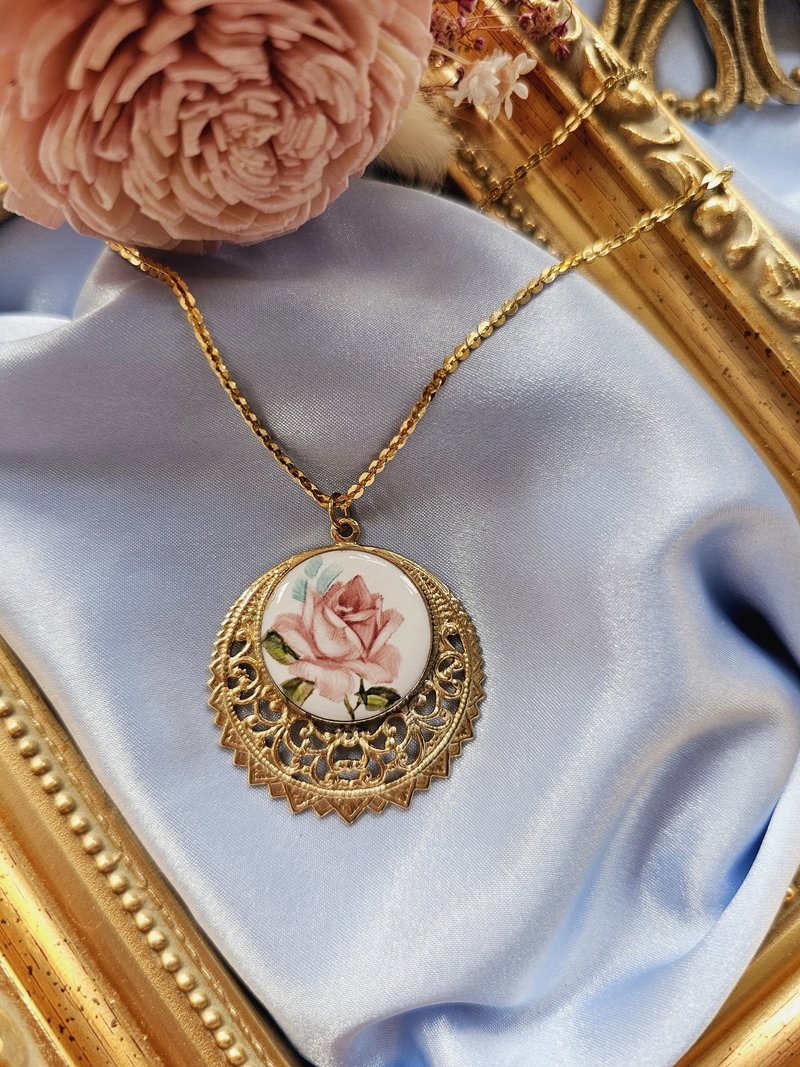 雕花鏤空古典瓷玫瑰項鍊/早期首飾/vintage西洋古董飾品 - 項鍊 - 其他材質 