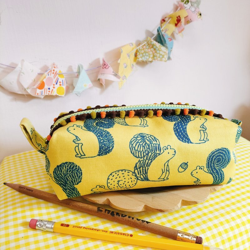 Little Squirrel Chubby Bag Cosmetic Bag Storage Bag Pencil Bag - กระเป๋าเครื่องสำอาง - ผ้าฝ้าย/ผ้าลินิน 