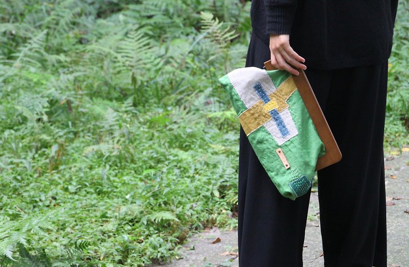 By a wooden purse. A clutch bag was made. - Handbags & Totes - Cotton & Hemp Green