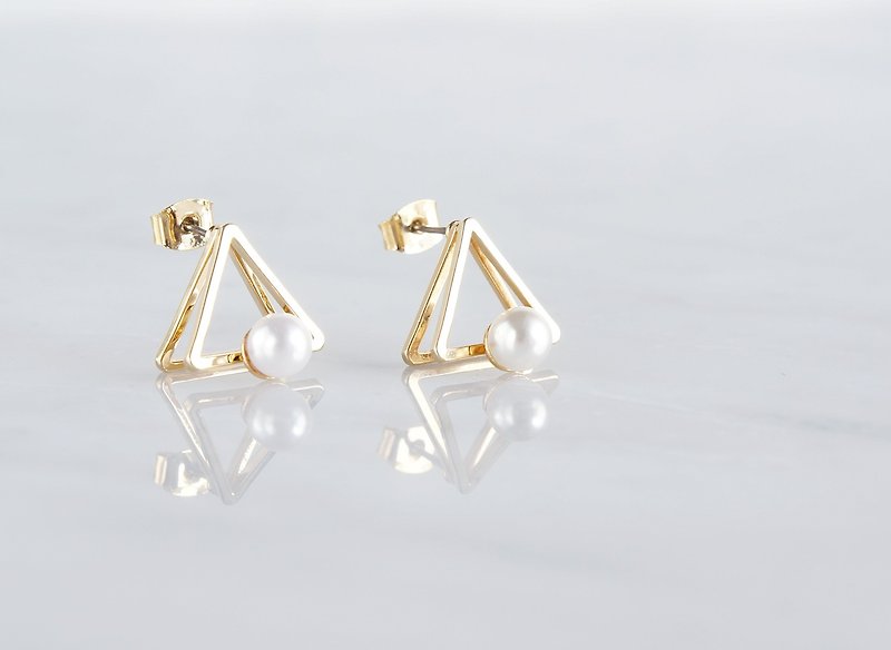 Glossy Gold Triangle Pearl Stud Earrings - ต่างหู - โลหะ สีทอง