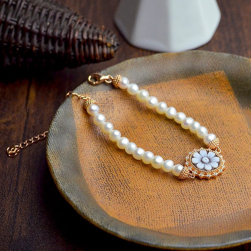 CAMEO Italian handmade shell carving light jewelry-magnificent pearl shell carving bracelet-B11 Rose Gold(flower) - สร้อยข้อมือ - เงินแท้ สึชมพู