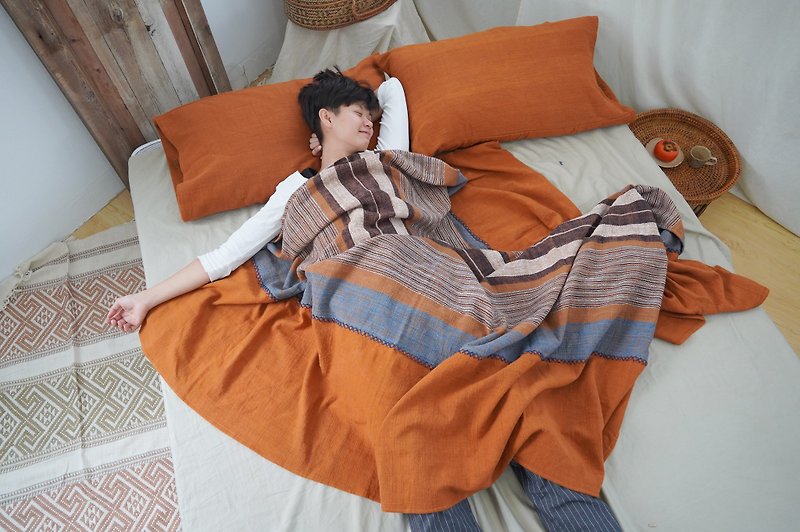 【Amber】hand-twisted and hand-woven. Pure cotton plant-dyed//Hand-woven skin-friendly large quilt - ผ้าห่ม - ผ้าฝ้าย/ผ้าลินิน สีส้ม