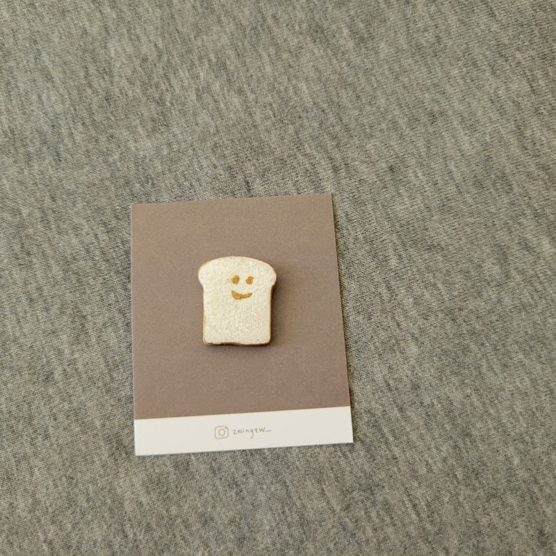 Smile Toast Pottery Pin Brooch - เข็มกลัด - ดินเผา หลากหลายสี