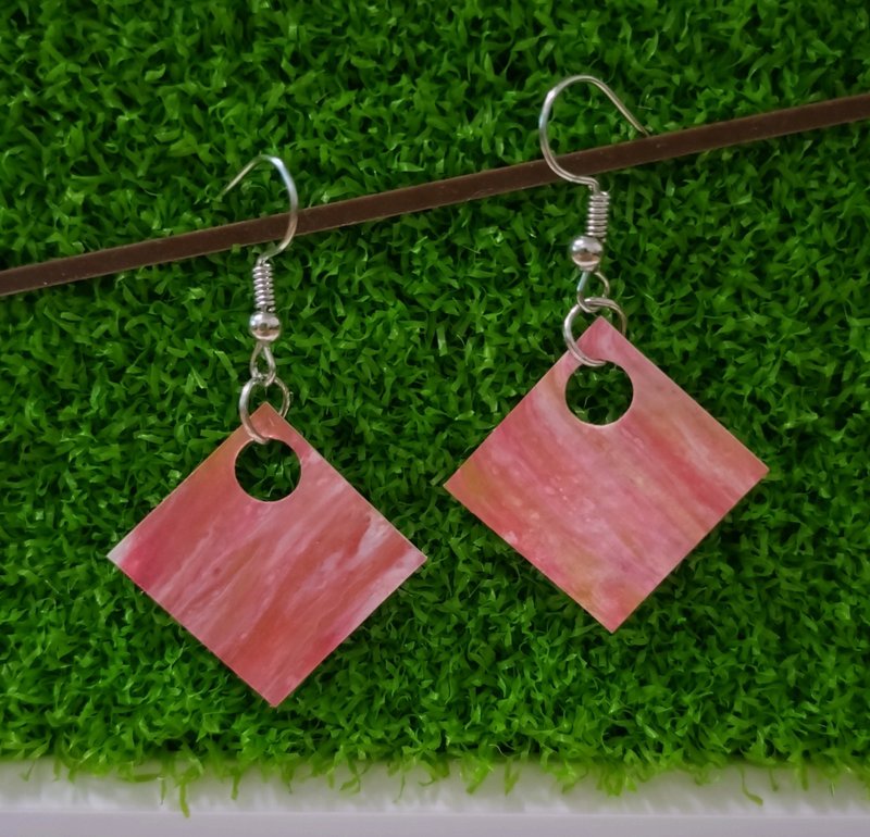 Pearl red and gold double-sided cell-like square earrings - Earrings & Clip-ons - Eco-Friendly Materials Multicolor