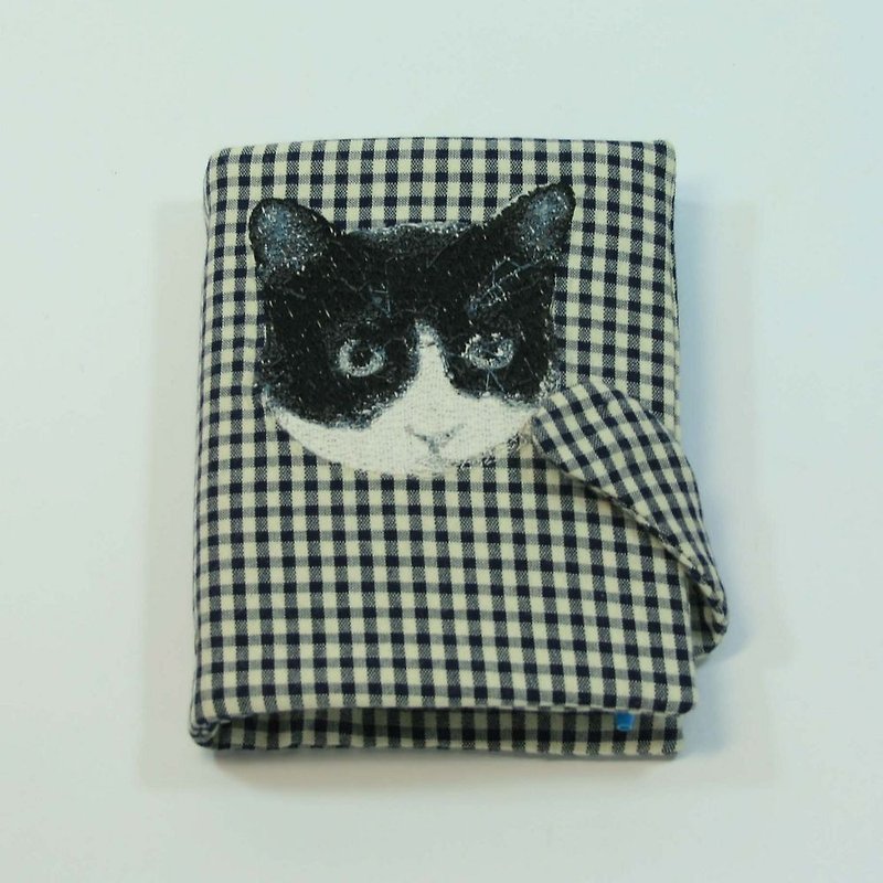 Embroidery tin loose-leaf notebook 04- black and white cat - Notebooks & Journals - Cotton & Hemp Black