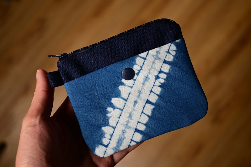 Indigo dye zipper coin purse-twill - กระเป๋าใส่เหรียญ - ผ้าฝ้าย/ผ้าลินิน สีน้ำเงิน