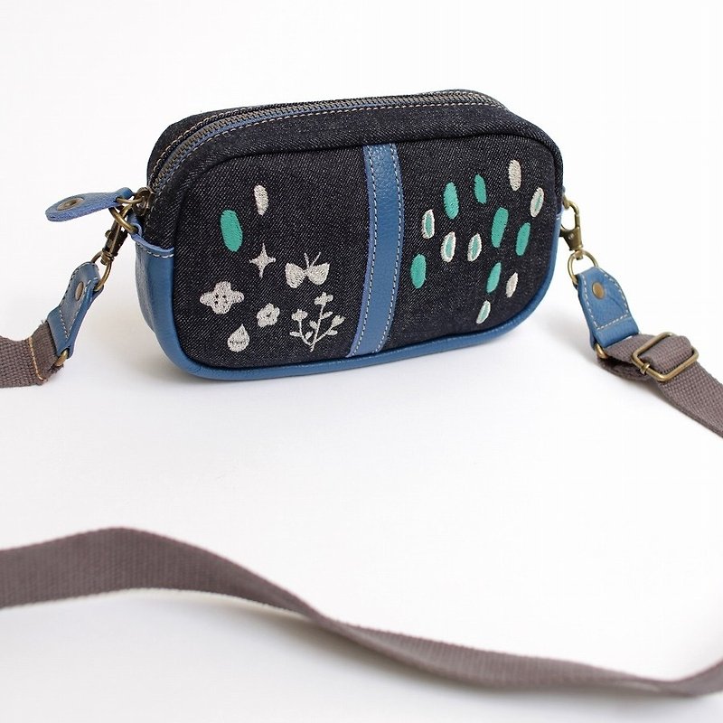 Light rain embroidery / shoulder pouch - กระเป๋าเครื่องสำอาง - ผ้าฝ้าย/ผ้าลินิน สีน้ำเงิน