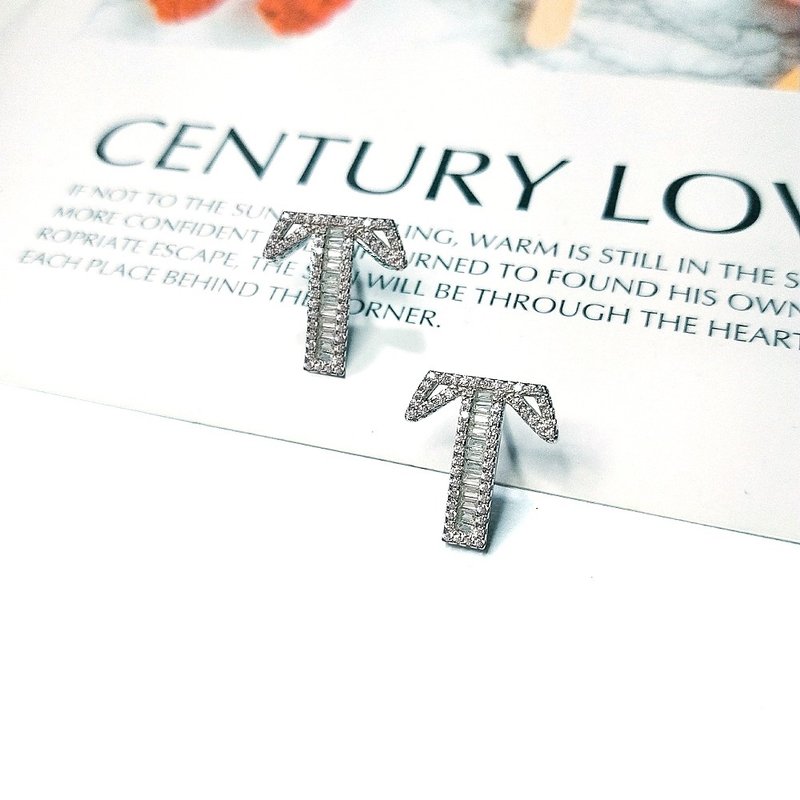 I JEWELRY 歐美流行英文T字母頂級鋯石純銀耳環 附純銀保證卡 - 耳環/耳夾/耳骨夾 - 純銀 銀色