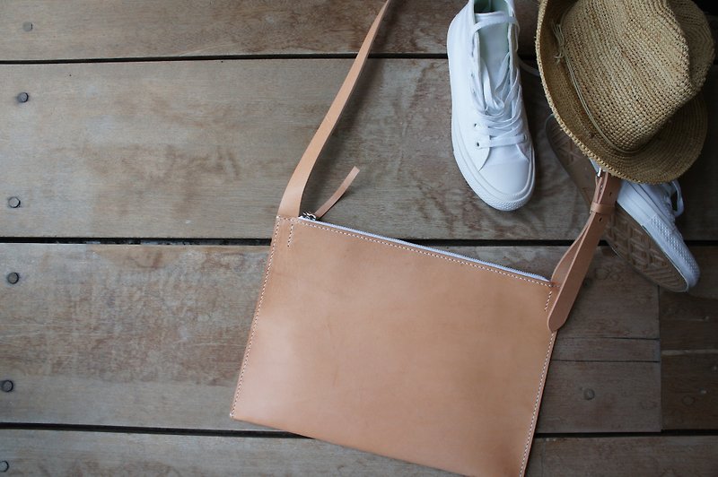 Flat shoulder bag - Messenger Bags & Sling Bags - Genuine Leather Brown