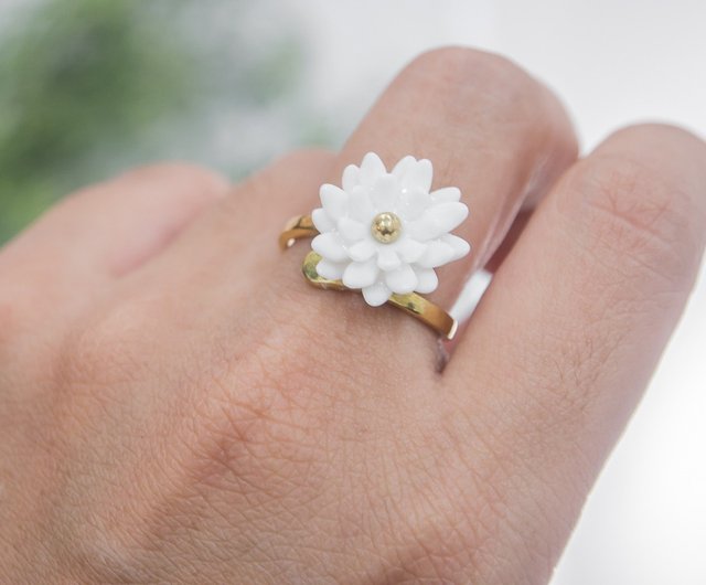 Mum ~ white porcelain flower ring ~ size Mini. - 設計館NATTA