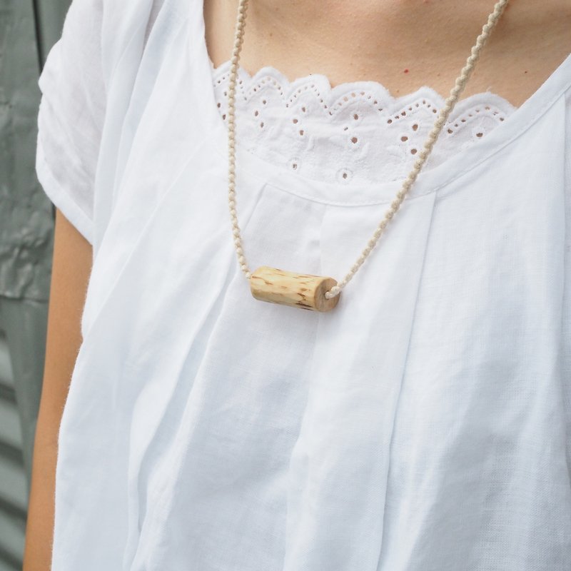 【 Macramé x Guava wood Collection 】Necklace │ Creamy White - Necklaces - Wood White