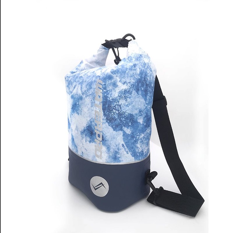 New color matching outdoor 15L waterproof backpack bag (snowflake dark blue) - กระเป๋าแมสเซนเจอร์ - วัสดุกันนำ้ ขาว