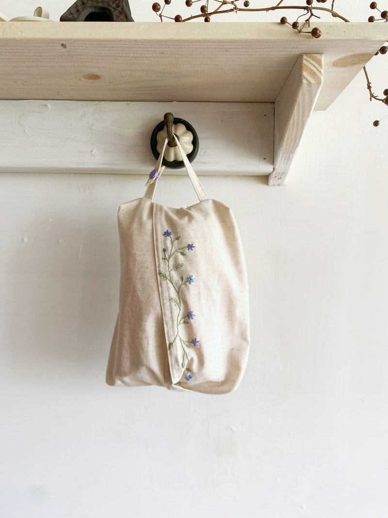 【芳小姐手作】藍紫色小花刺繡面紙套 生活儀式  小禮物 居家擺設 - 擺飾/家飾品 - 棉．麻 多色