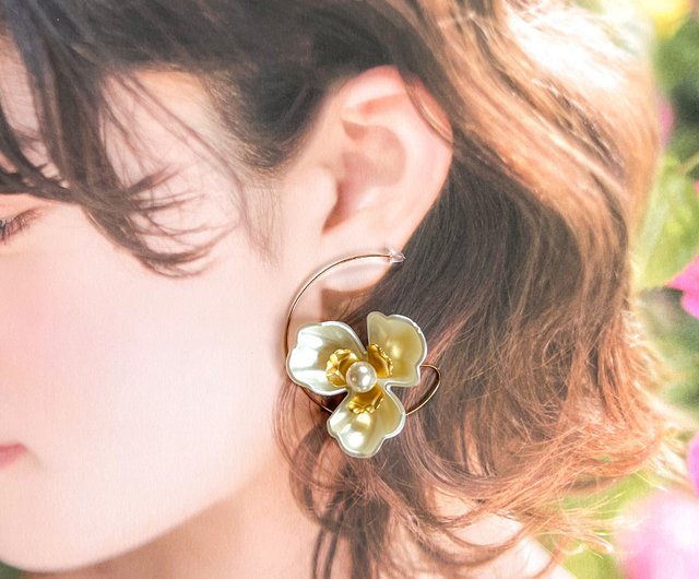 14kgf White Flower Pierced Earrings - Shop stella-jewelry Earrings