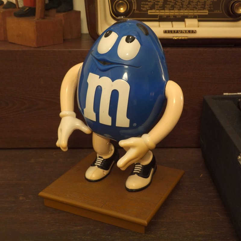 Old blue MM chocolate candy jar decoration American retro doll doll old toy - ของวางตกแต่ง - พลาสติก สีน้ำเงิน