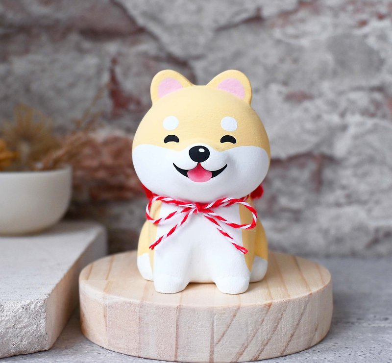 Smiling and silly little Shiba Inu handmade wooden healing small wood carving doll pen holder paperweight decoration - ของวางตกแต่ง - ไม้ สีกากี