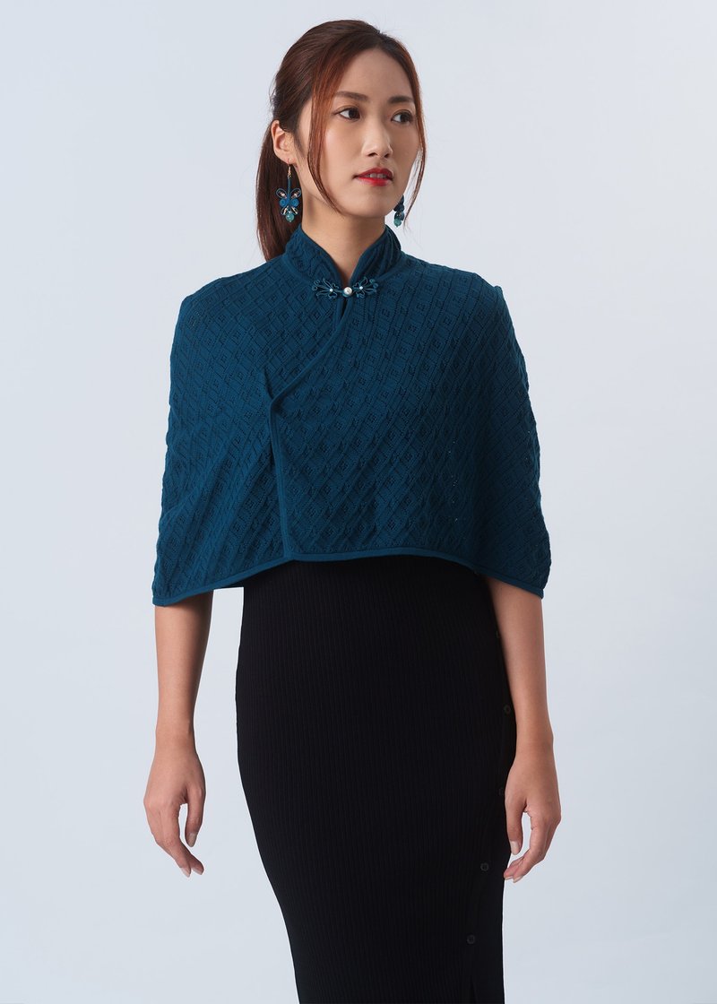 Knitted Qipao Cape w Pankou (Peacock Blue) - กี่เพ้า - ผ้าฝ้าย/ผ้าลินิน สีน้ำเงิน