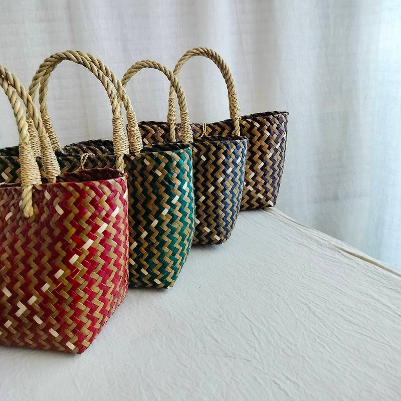 【Amoha】Thailand exquisite waterproof straw bag-small style - กระเป๋าแมสเซนเจอร์ - วัสดุอื่นๆ 