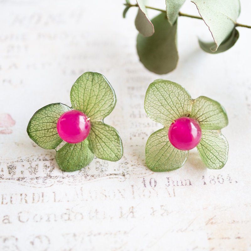 Real hydrangea flower earrings - ต่างหู - เรซิน สีเขียว
