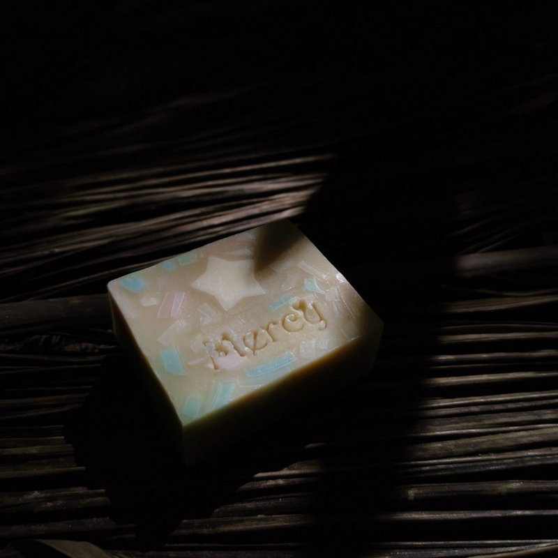 甜蜜蜜蜂蜜月桂精油手工皂 - 肥皂/手工皂 - 其他材質 