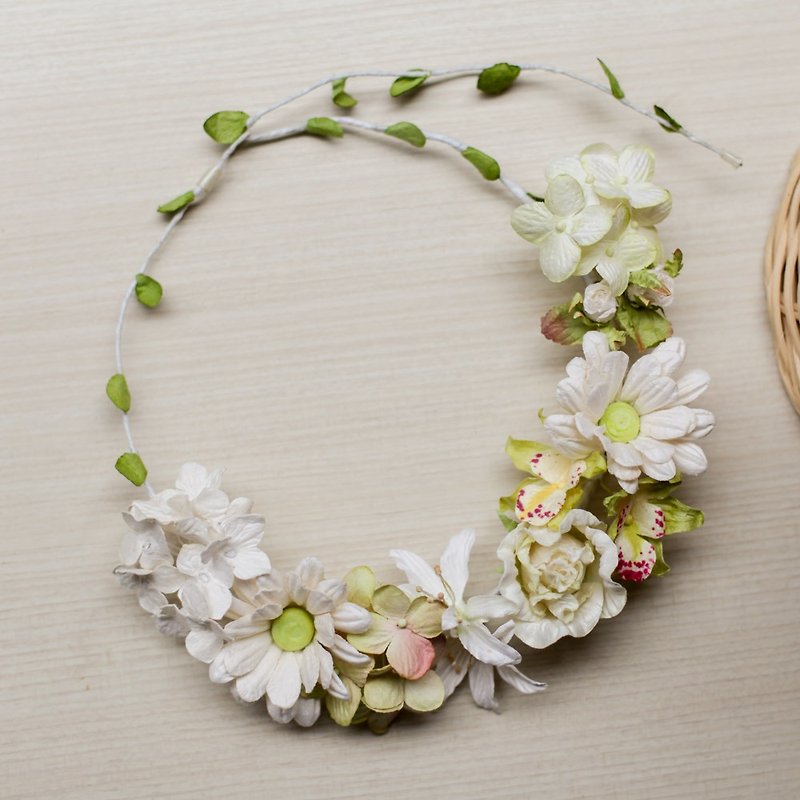 FC101 : Handmade Flower Crown, Pure White - 髮夾/髮飾 - 紙 白色
