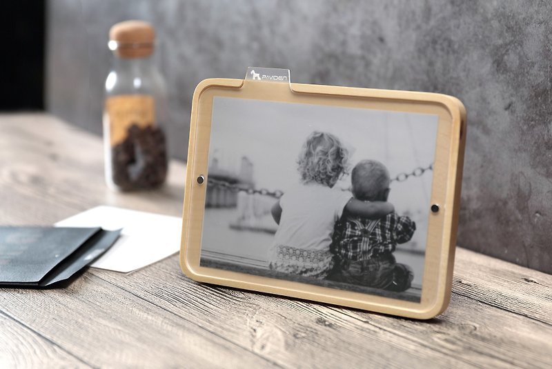 Nordic Style Photo Frame M (Maple Walnut) The picture shows a 5X7 photo - Picture Frames - Wood 