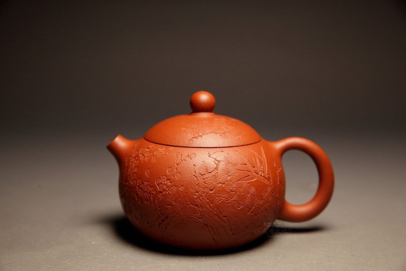 【歲寒三友松竹梅】傳統手工製壺 柯沁鈺 陶刻 石紅朱泥 150cc - 茶壺/茶杯/茶具 - 陶 紅色