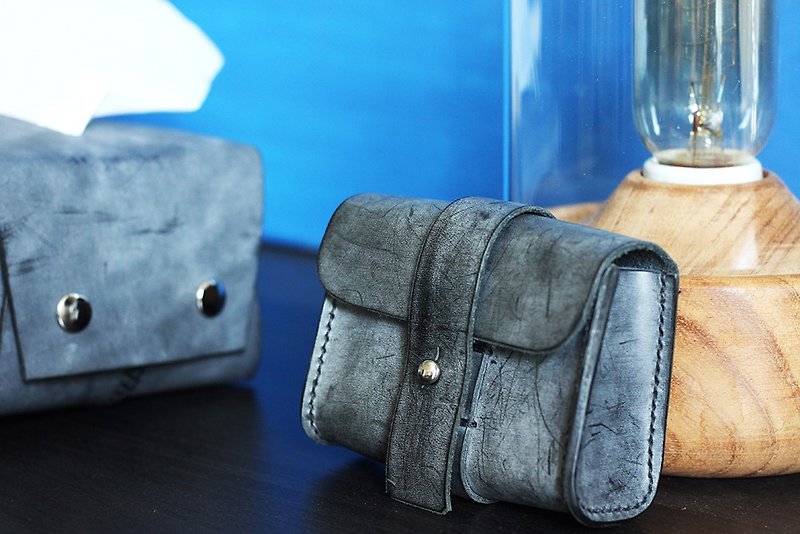 Handmade leather carry-on bag - กระเป๋าเครื่องสำอาง - หนังแท้ สีเทา
