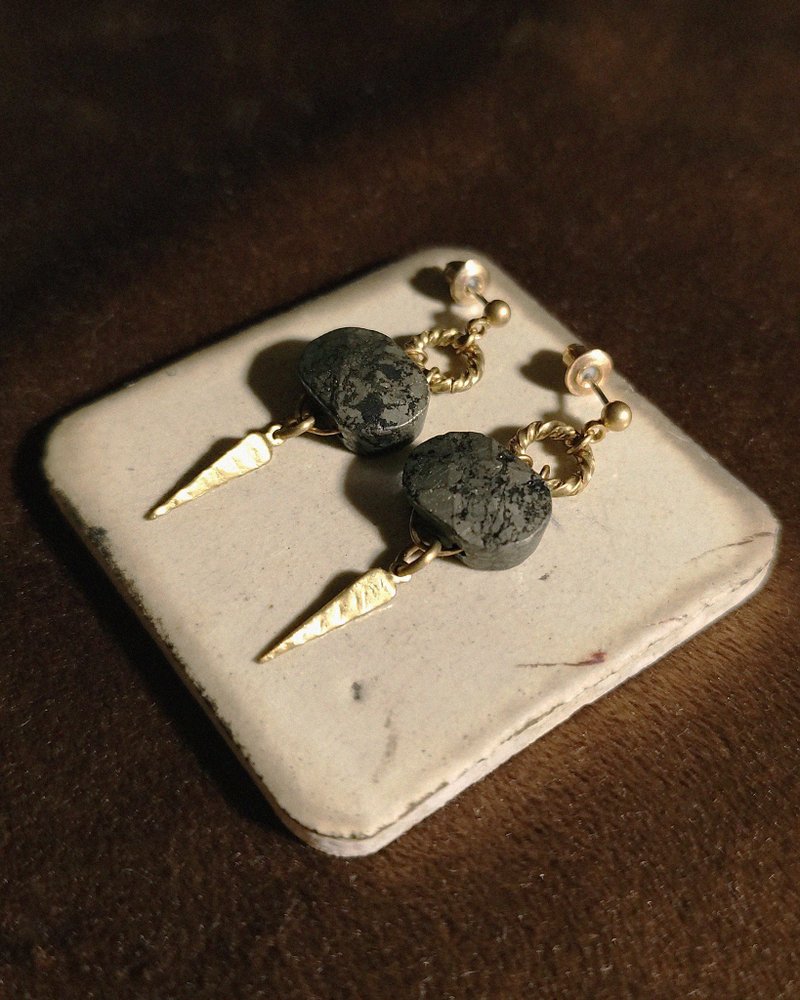 黃銅礦垂墜耳環【限定】 - 耳環/耳夾 - 玉石 多色