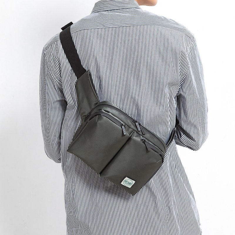 Men's motorcycle bag backpack waist bag cross body bag chest bag dual-use Silence-green - กระเป๋าแมสเซนเจอร์ - วัสดุกันนำ้ สีเขียว